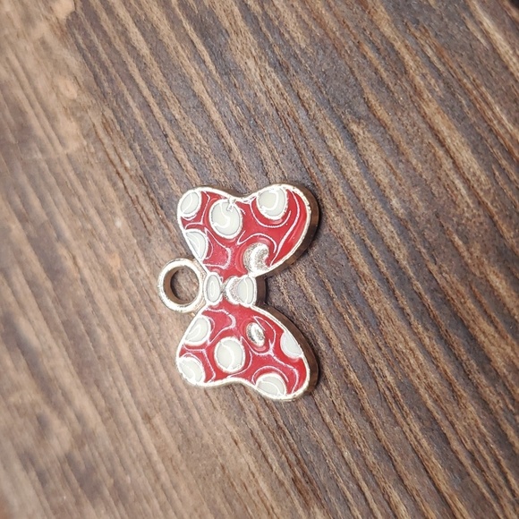 P106 Minnie mouses bow charm - Picture 1 of 2